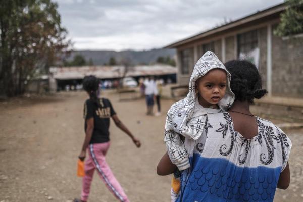 Mother and child fleeing conflict in Ethiopia