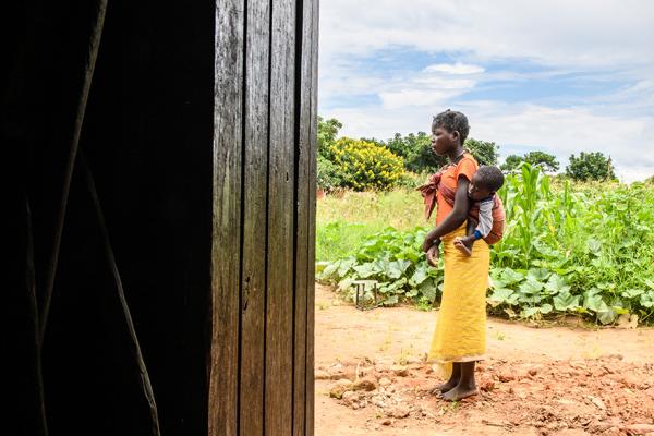 A teenage mother in rural Zambia | VSO