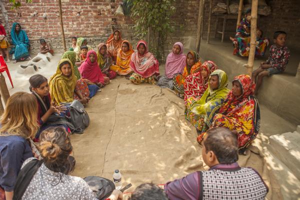 Group of women on the Growing Together project in Bangladesh